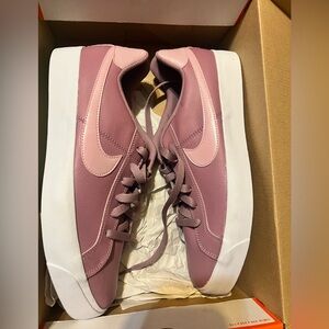 Nike Women's Pink Sneakers